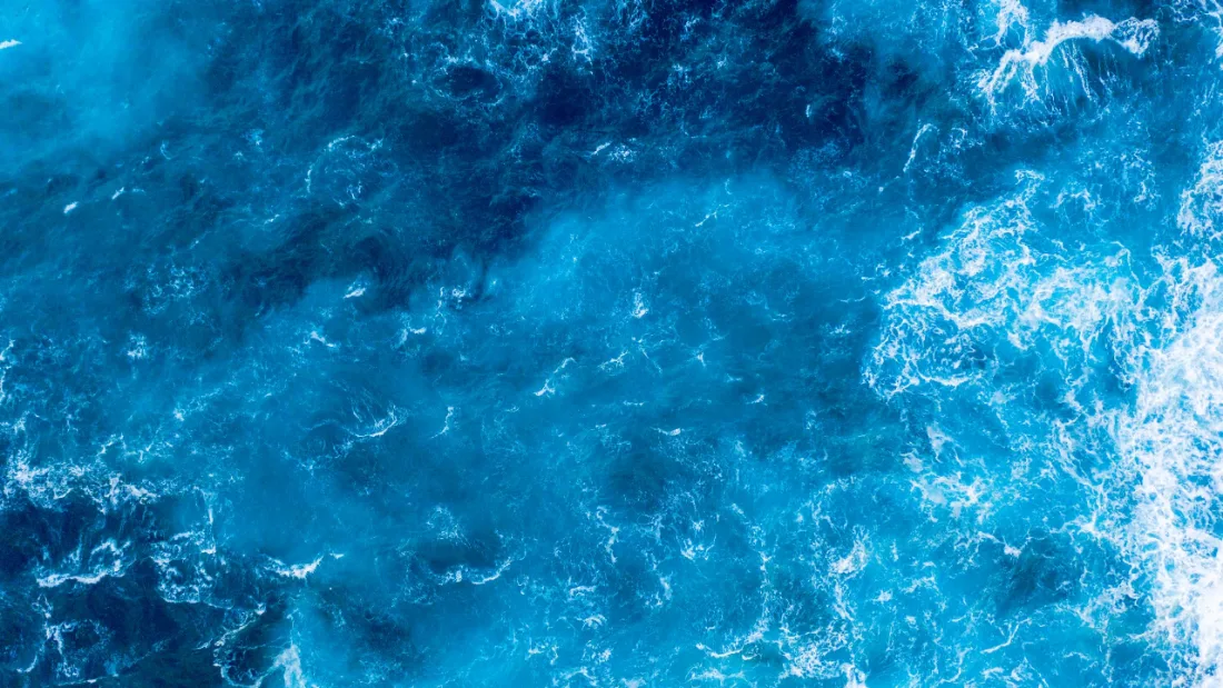 Bewegte Wasseroberfläche